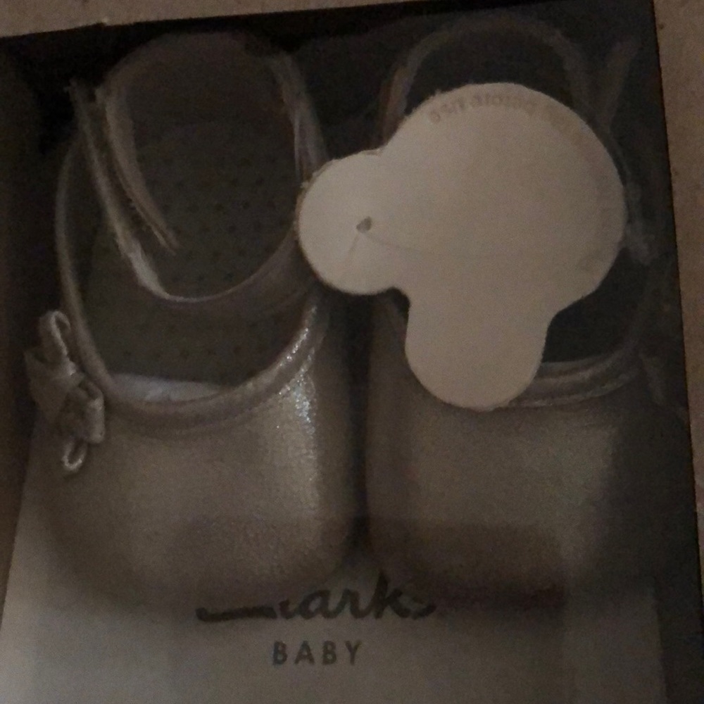 💜NWT Clarks baby shoes size 0-3 m💜
